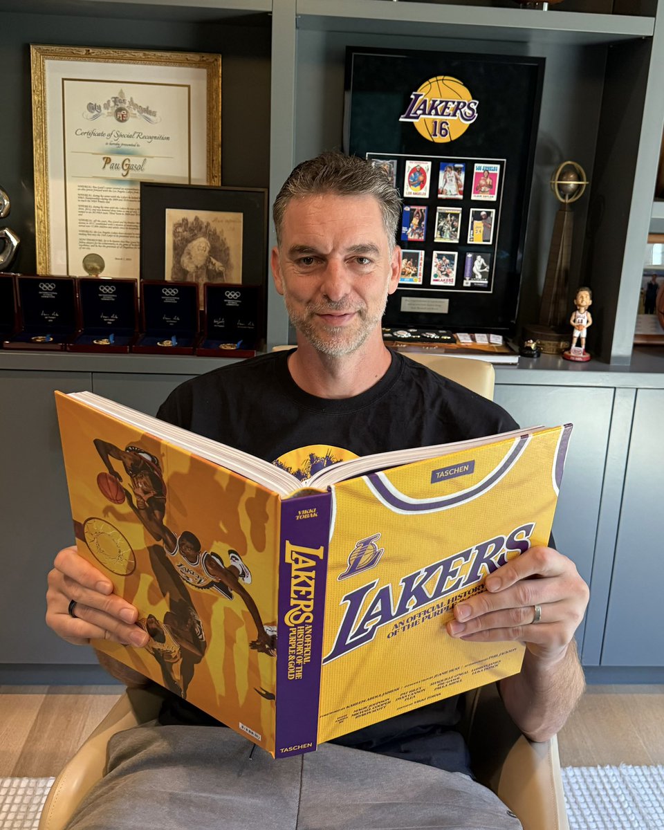 paugasol's tweet photo. Really proud to have contributed to this one. Feels so special to finally see it in person and have it in my hands 😍

✍🏼💜💛 @Lakers x @TASCHEN 
Available now: https://t.co/Sg0l6Woewh https://t.co/tEaRL1y78O
