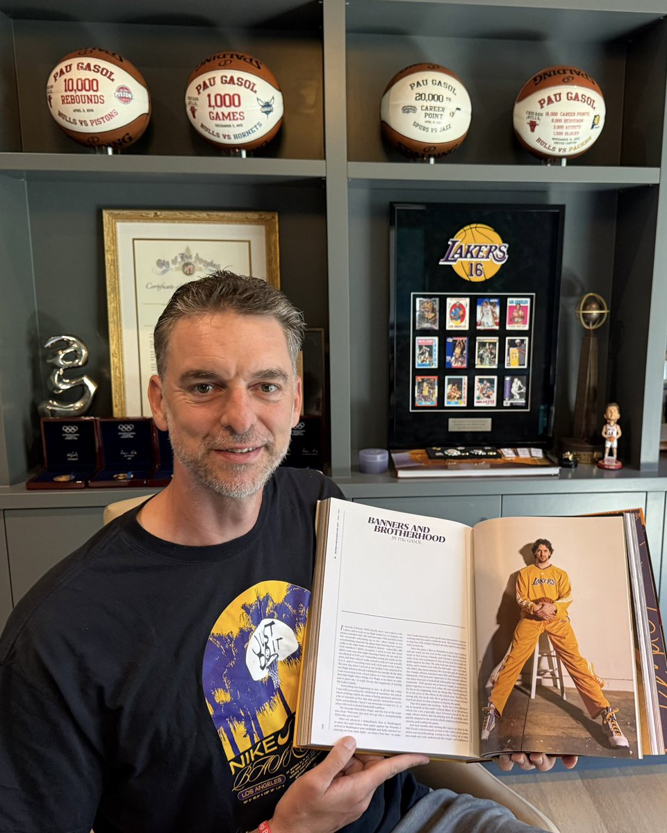 paugasol's tweet photo. Really proud to have contributed to this one. Feels so special to finally see it in person and have it in my hands 😍

✍🏼💜💛 @Lakers x @TASCHEN 
Available now: https://t.co/Sg0l6Woewh https://t.co/tEaRL1y78O
