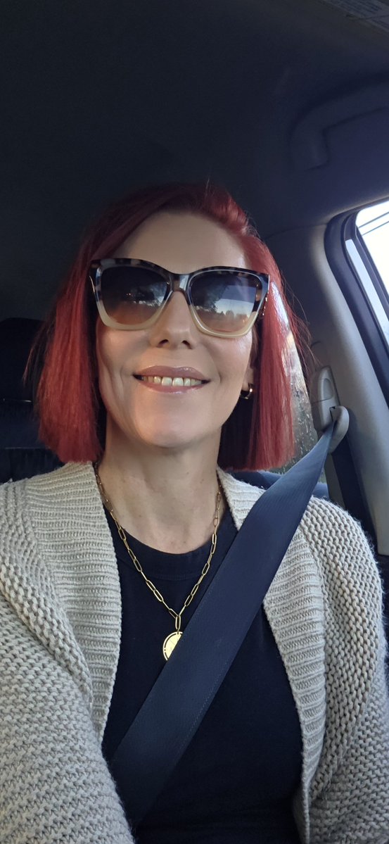 BarbieJoann10's tweet photo. Sundays for me lately...but today, I got out of bed. I could walk for the 1st time since Thursday...so I went to church, now this....🏈🧡#woof#titties https://t.co/v97VhH4gUL