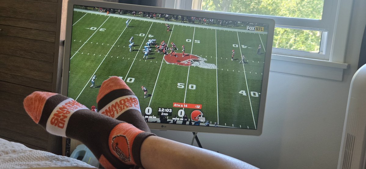 BarbieJoann10's tweet photo. Sundays for me lately...but today, I got out of bed. I could walk for the 1st time since Thursday...so I went to church, now this....🏈🧡#woof#titties https://t.co/v97VhH4gUL
