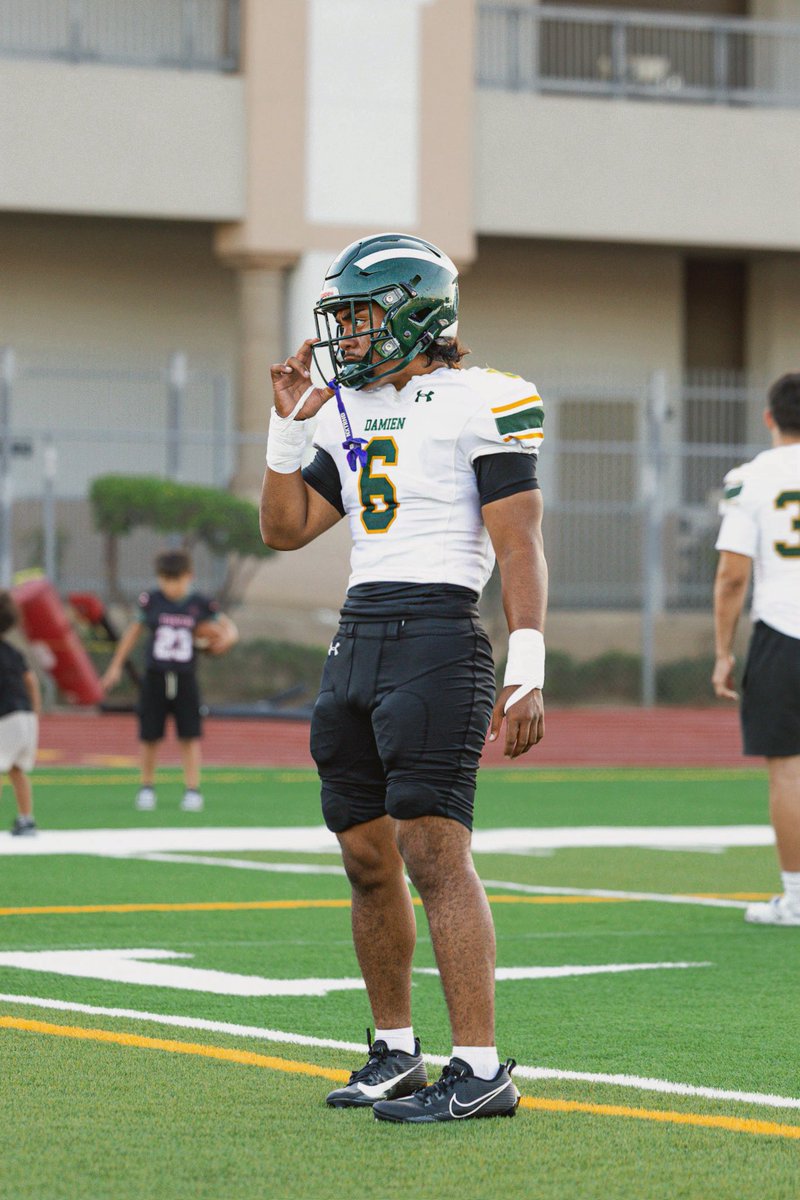 ionaa_u's tweet photo. Mid szn highlights 🎥 
7 sacks | 9 TFLS | 1 def touchdown | 5 qb hurries . Outside linebacker/Edge rusher 

@JStew8 @Coach_AFlores @Screl39 @coachTWALK6 

https://t.co/qAZeQPCIIa https://t.co/AlBqzyVMUG