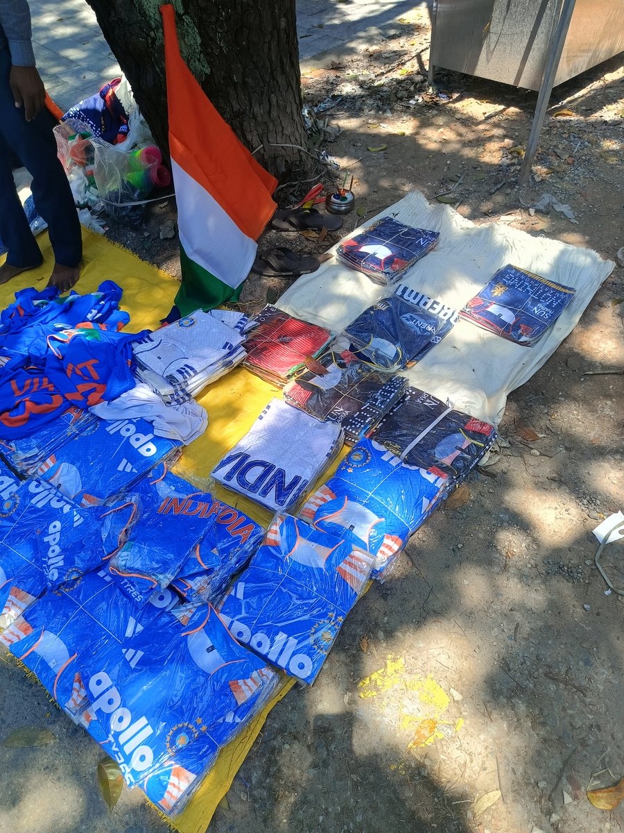 Abd_212121's tweet photo. @steynvirat @imVkohli Look at the jersey, Indian test Indian Odi, RCB. INSINE CRAZE https://t.co/C8T1oNWVTp