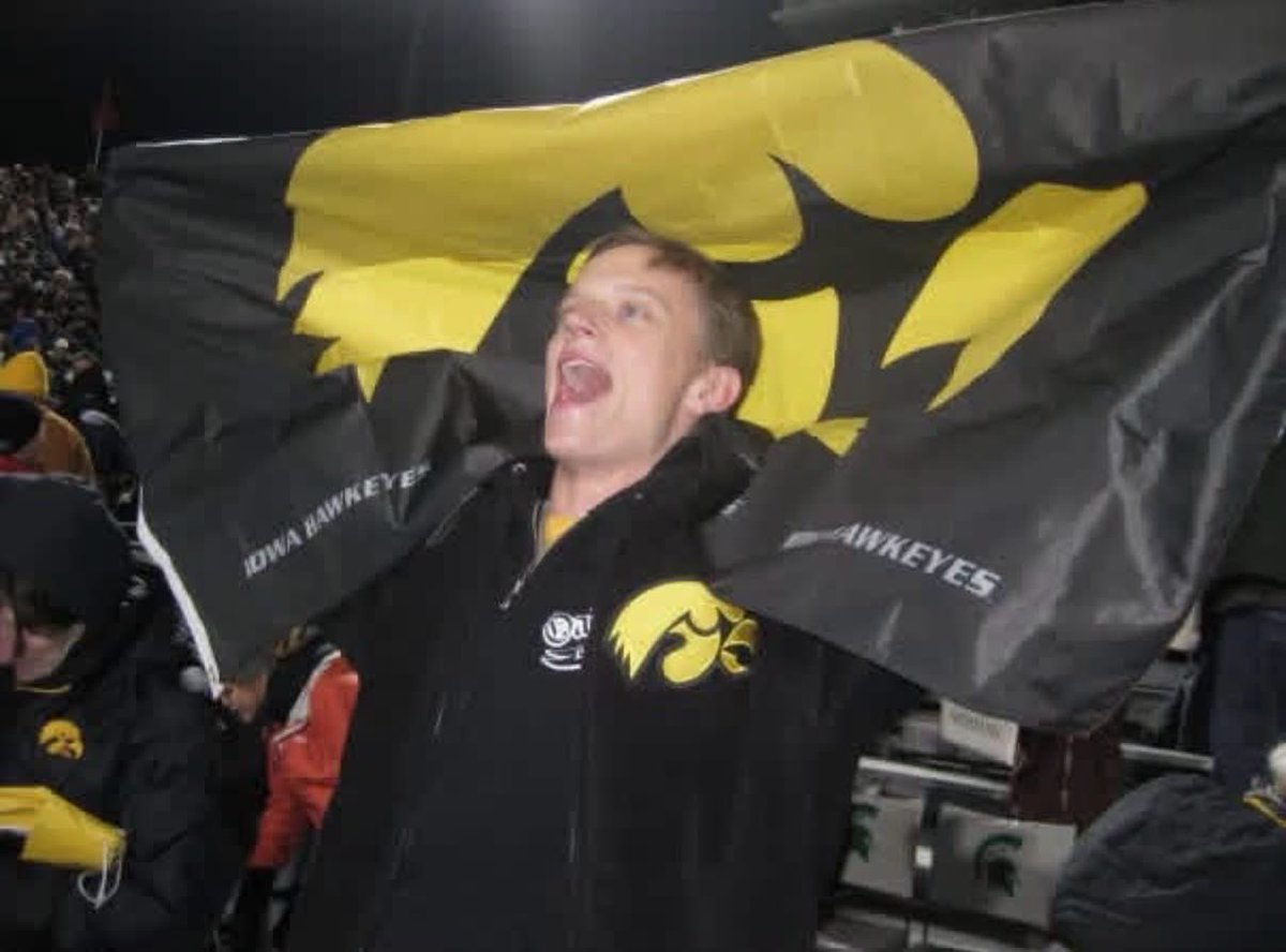 cody_j_holmes's tweet photo. @HawkGuyEnjoyer Here is your celebrity guest picker…not surprised he is a Hawkeye fan! https://t.co/APPTspJMqH