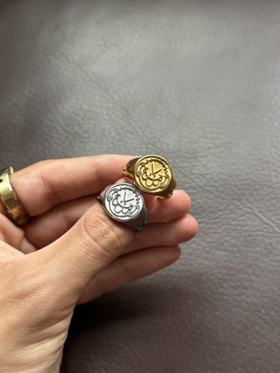 oremstudio's tweet photo. should i sell them ? https://t.co/T43bTbWMRb