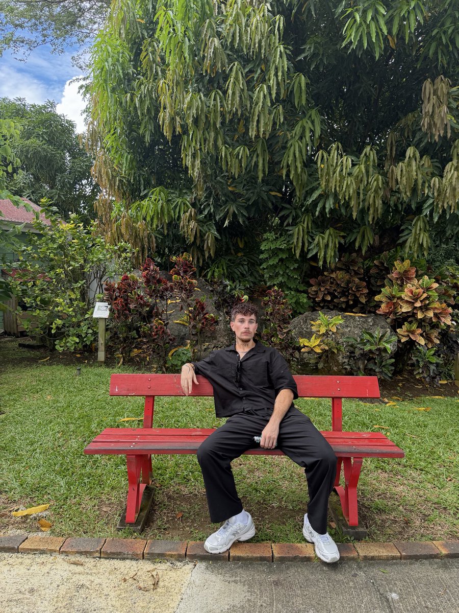 Le_V_69's tweet photo. #LGBTQIALeaveAreFalling https://t.co/62lTOnK7yP