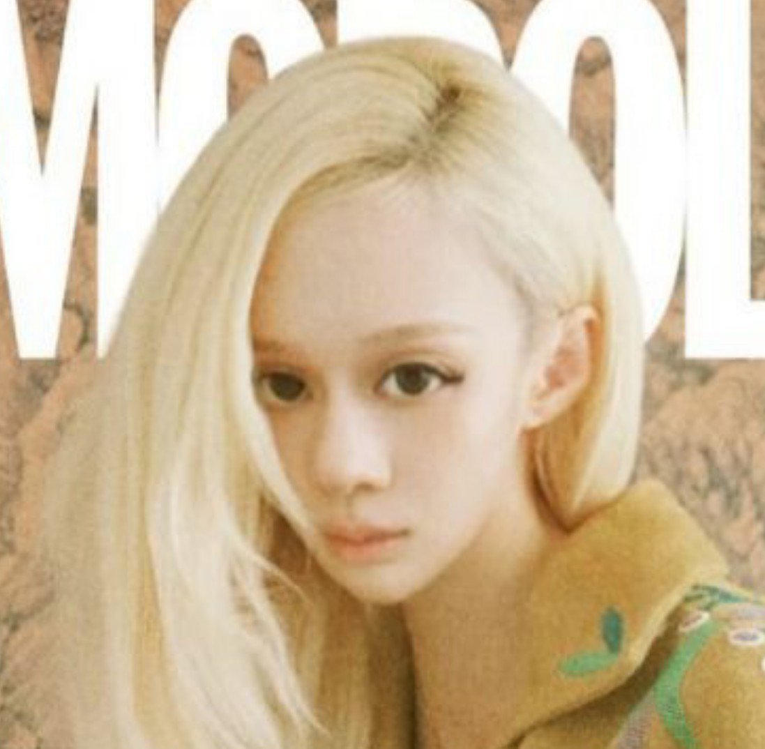 pistoriustt's tweet photo. Korean beauty standards! https://t.co/8ZL5iGDDSg