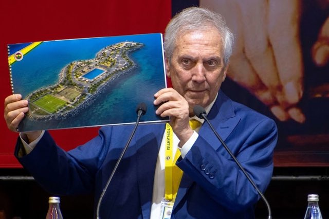 23dea23's tweet photo. 73 yaşında kürsüye çıkıp elinde katalogla proje anlatan, tek derdi Fenerbahçe olan bir adama; elinde telefon, 1 GB internetiyle kansız,kitapsızlar ağır hakaretler ediyor. Yazıklar olsun sizin gibi taraftara, lanet olsun sizin gibi Fenerbahçelilere!!
#AzizYıldırım https://t.co/77uihvX0bF