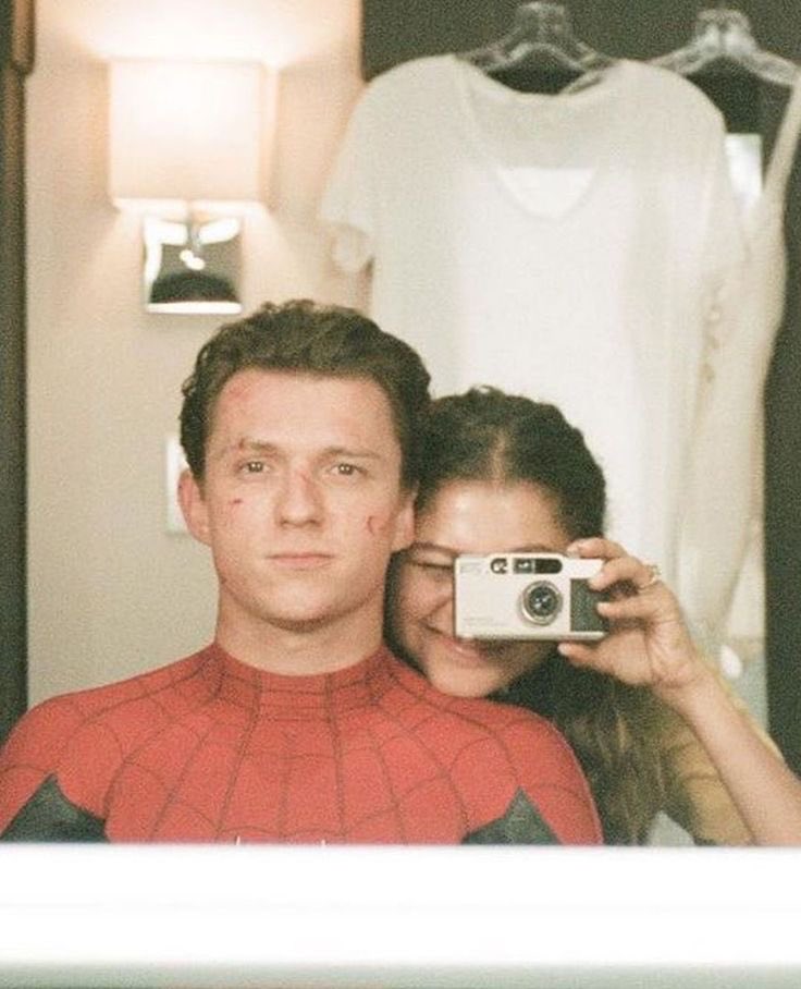 pipesgfriend's tweet photo. bad ideia, right? — au #petermj 

onde peter parker, apaixonado pela melhor amiga, começa a dar em cima dela como homem-aranha depois de salvá-la, sem coragem de fazer o mesmo como peter

ou 

onde mj se apaixona pelo mesmo garoto duas vezes sem saber https://t.co/PpfxQhwcVS