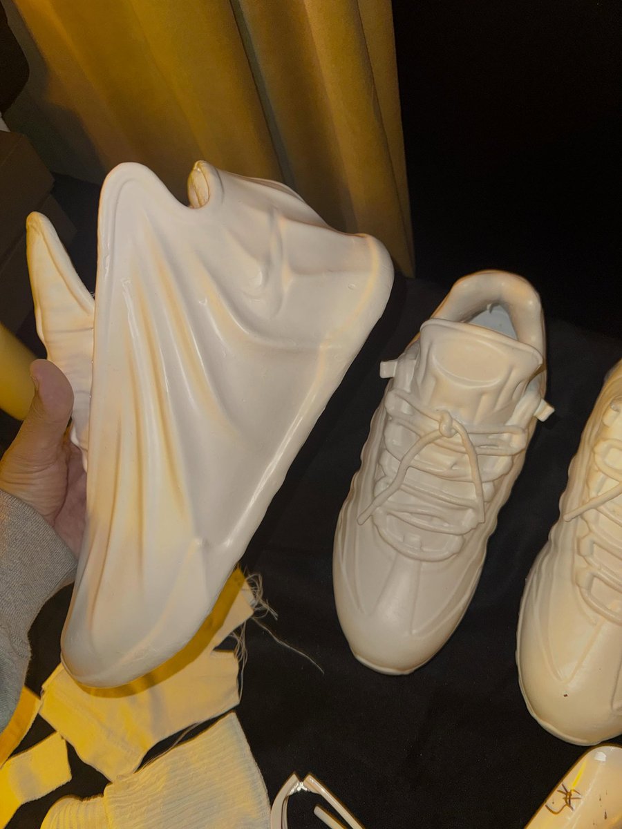 nicekicks's tweet photo. Yeat reveals his "Cocoon Air" Nike collection ⚪️

- Nike Air Max 95
- Nike Air Force 1 High
- Nike GT Future https://t.co/AgHUmuuF9T