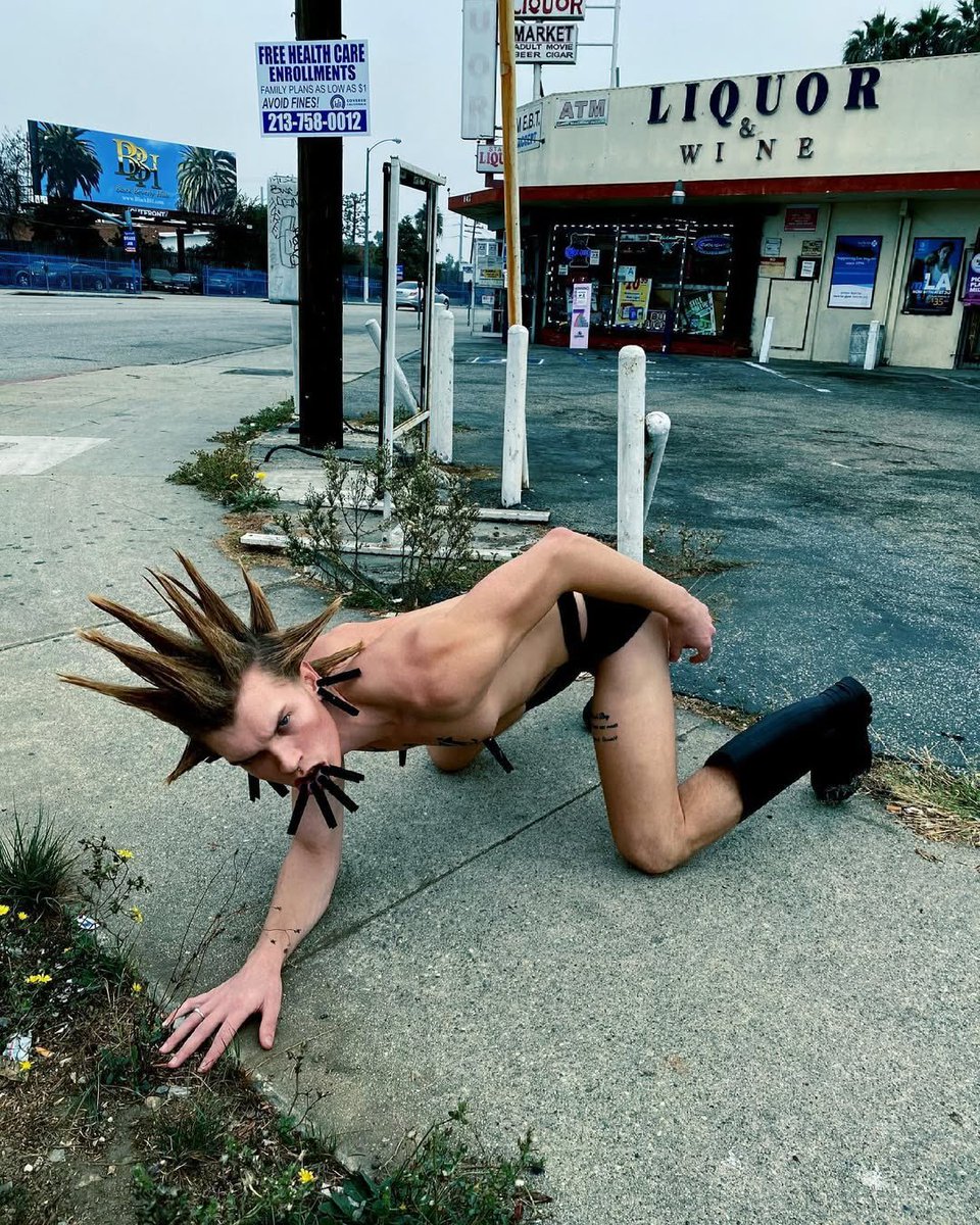 csvogue's tweet photo. when you drop your keys on the ground https://t.co/tHsMgy3nr1
