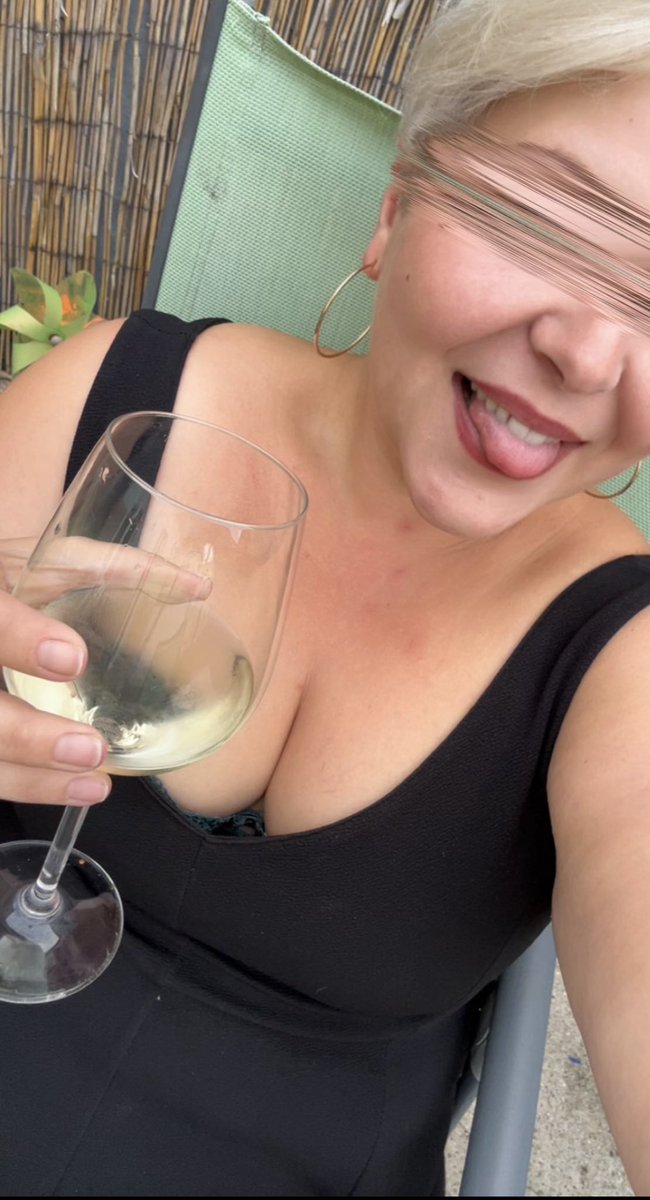 Fetish_queenx's tweet photo. Santé 🥂
#dimanchesexy #tchin https://t.co/XIBaoXp0Dx