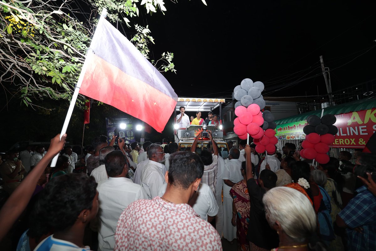 Anbil_Mahesh's tweet photo. தாராபுரத்தில் கழக வேட்பாளர் வழக்கறிஞர் எஸ்.சுகன்யா அவர்களுக்கு ஆதரவாக நகர வட்டம் 23, பழைய ஹவுசிங் யூனிட் பகுதியில் திருச்சி(தெ) மாவட்ட தி.மு.க சார்பில் #உதயசூரியன் சின்னத்திற்கு வாக்குச்சேகரித்தோம்.

@salma_poet

#Dharapuram4DMK #VoteForDMK 
#Dharapuram https://t.co/ZkjOa624FD