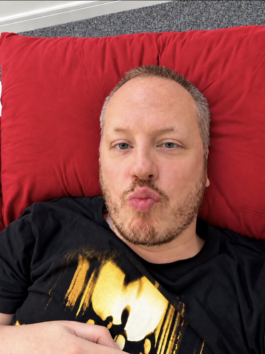 Configa's tweet photo. Sunday relax mode activated ✅: chilling like a villain 😂😎 👐 Hope y’all are goooood! 🫡😁

#SundayVibes #WeekendVibes #GoodVibes #Selfie #WuTangClan https://t.co/YqzauvrKCE