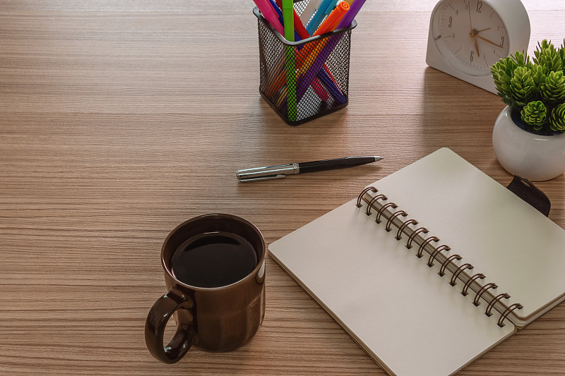 DenniseKerkhoff's tweet photo. Just finished back-to-back client calls and grabbed a warm latte to kick off focused afternoon work—small wins to keep the day moving!， https://t.co/F4ZOcBIszk