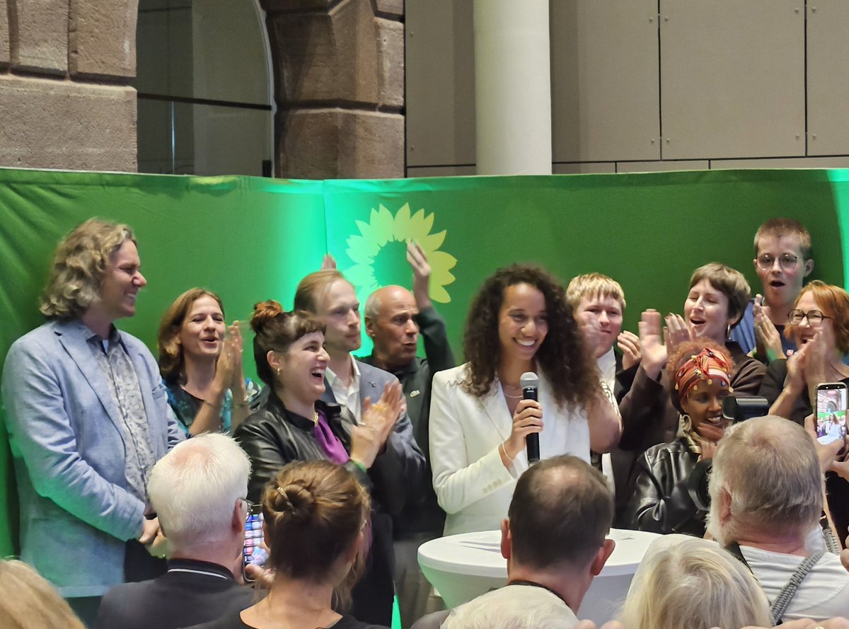 JTrittin's tweet photo. Riesenjubel. Oneyka Oshionwu holt in der Stichwahl über 60 %. Göttingen hat eine grüne Oberbürgermeisterin.👏 💚Glückwunsch https://t.co/RzPCqGszND