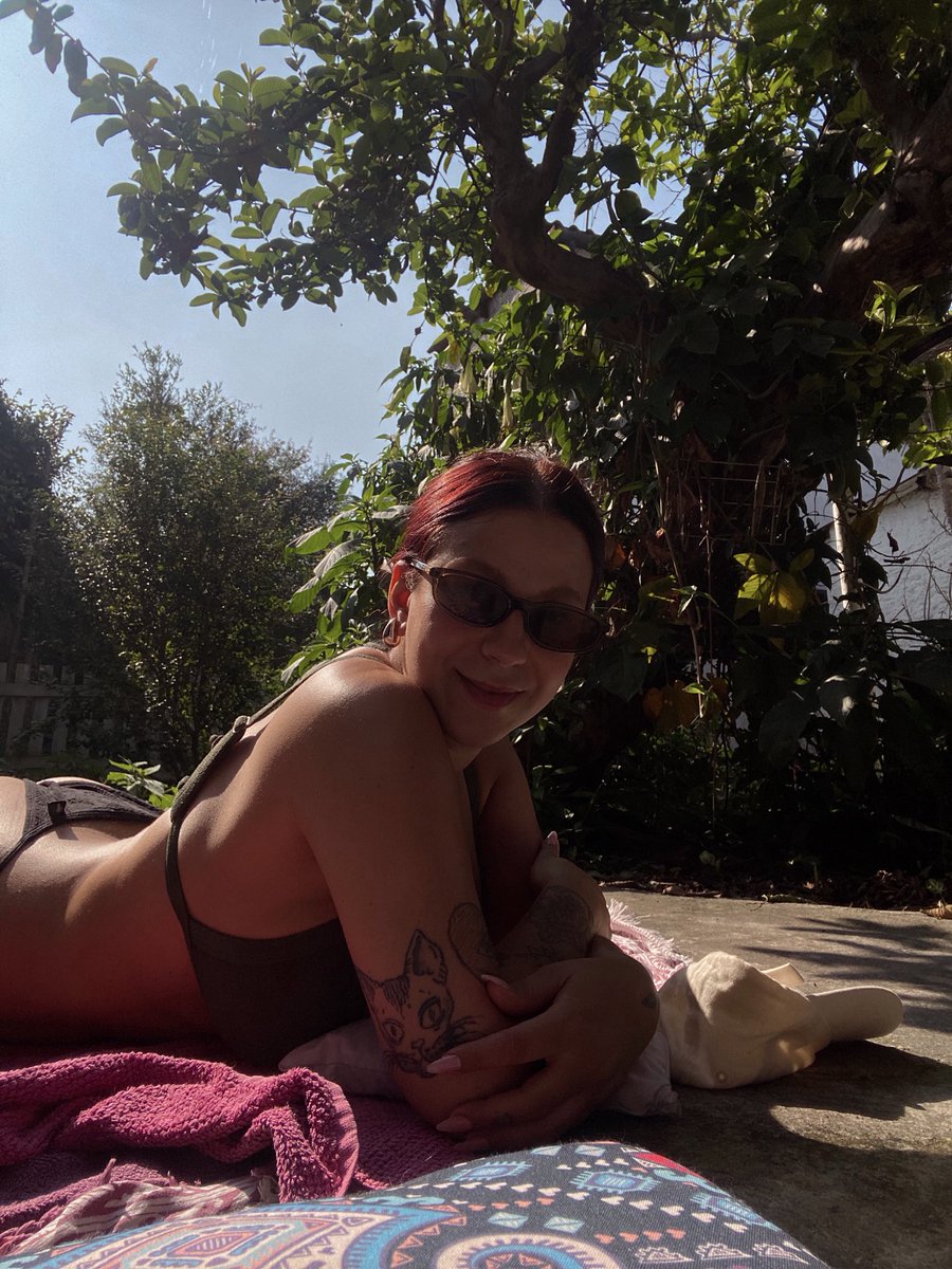 acanobre_'s tweet photo. obrigada sol por me proporcionar uma cor que esse corpo não via a tempos https://t.co/BTNGFRYdv3