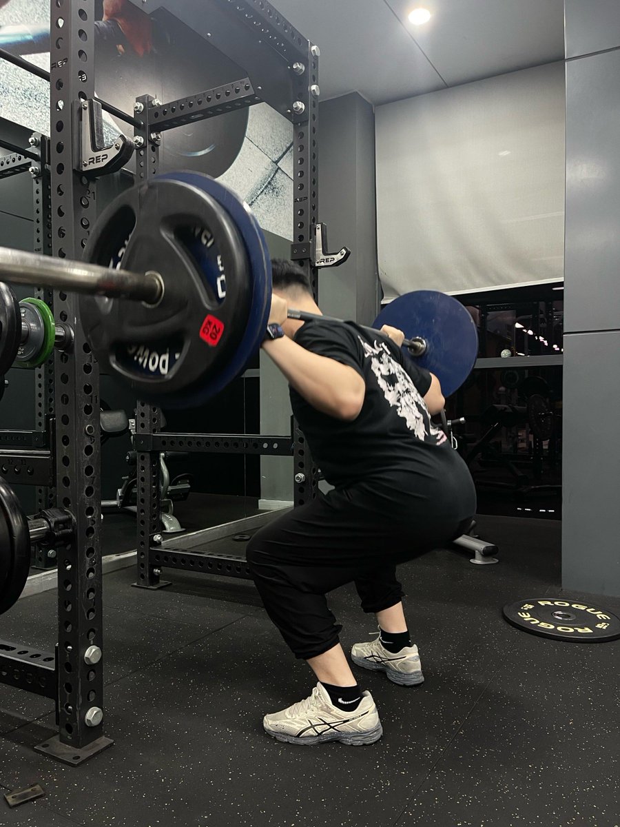 AlenaTeastsq's tweet photo. Just hit a 10k PR in deadlift after 6 months of consistent training—hard work beats talent when talent doesn’t grind. Let’s go! https://t.co/Jbpf2yJsNl