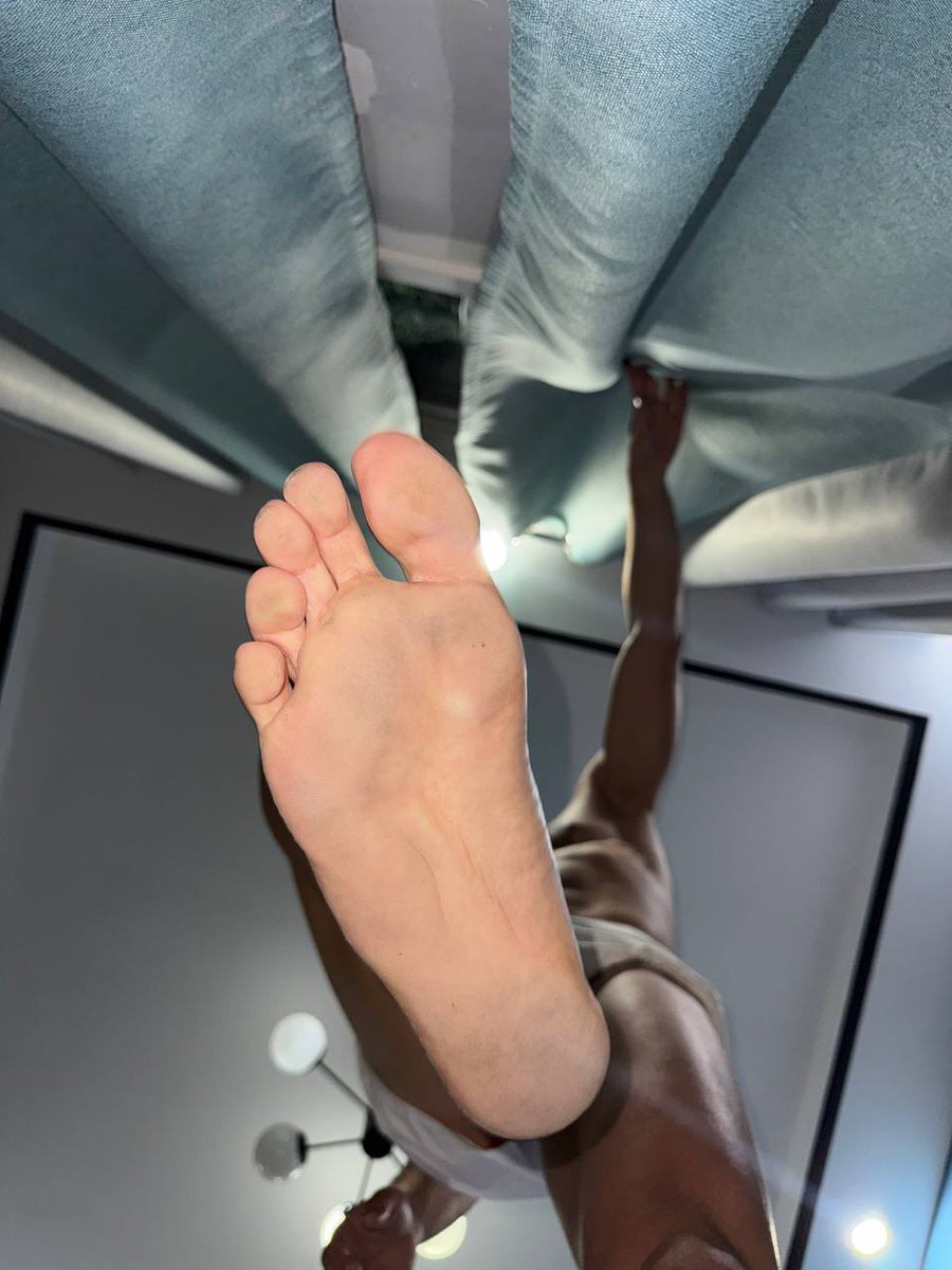 CshAlphaMaster's tweet photo. Je t’écrase sans aucune pitié sous mon 45 😂
Tu n’es qu’une larve, un moins que rien 🖕🏼

#cashmaster #cashslave #moneyslave #paris #findom #paypig #malefeet https://t.co/F82NO8Xwch