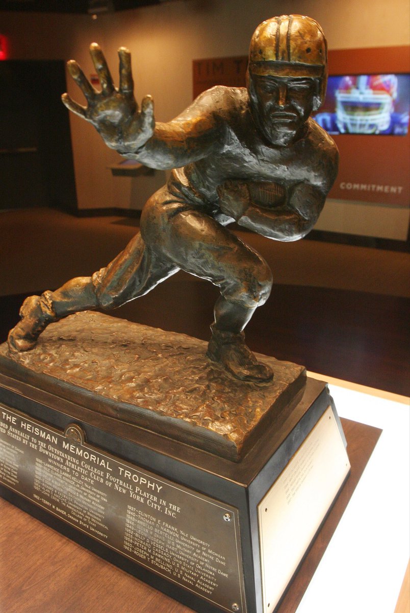 BigGlennNetwork's tweet photo. Thots on Kylie Jenner's Heisman pose? https://t.co/pohyZ3j1AA
