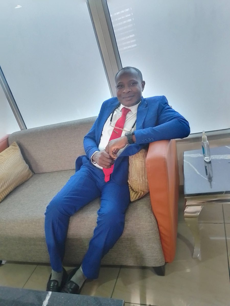 Tope_Orus's tweet photo. I was just called now that my former neighbour passed away this afternoon. 💔

He only complained of a headache, and by the time they got to General Hospital, Maitama, he had given up.

I’m honestly down. This is so painful and heartbreaking. 😭

The rain is still heavy, and I can’t even rush to the hospital right now.

God, why??? 😭💔
Life is truly fragile. May his soul rest in peace. 🙏

A gentleman