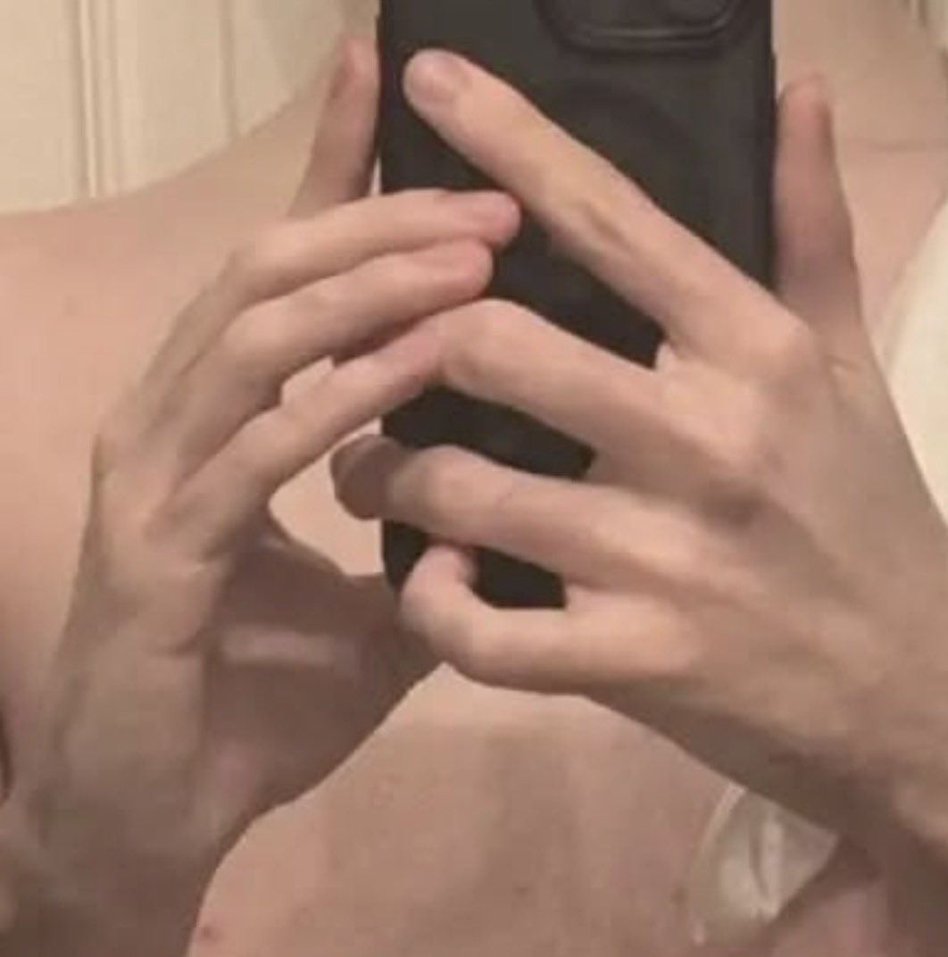 txoqernoy's tweet photo. @doeflowering With your big ass bone fingers might aswell just use the bottom of a paintbrush https://t.co/JqsxR4yCJN