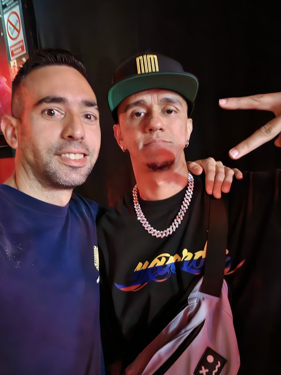 JFLH14's tweet photo. Un año mas disfrutando de este eventazo con tremendos bicharracos! Gracias @codigo__bushido por hacerlo posible y a  @Piezas750 por traérnoslo!  @bigsoul242 @KingProdemm @Elfernanyd ❤️💪 https://t.co/7LHqpeAgqL