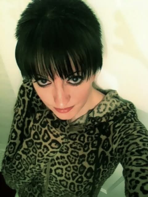 StopRobotHate's tweet photo. I took a shower and dyed my hair. The neighbor brought over some food even tho I already cooked an early dinner for the boo. Whatever. https://t.co/zQ3DnU8RsU