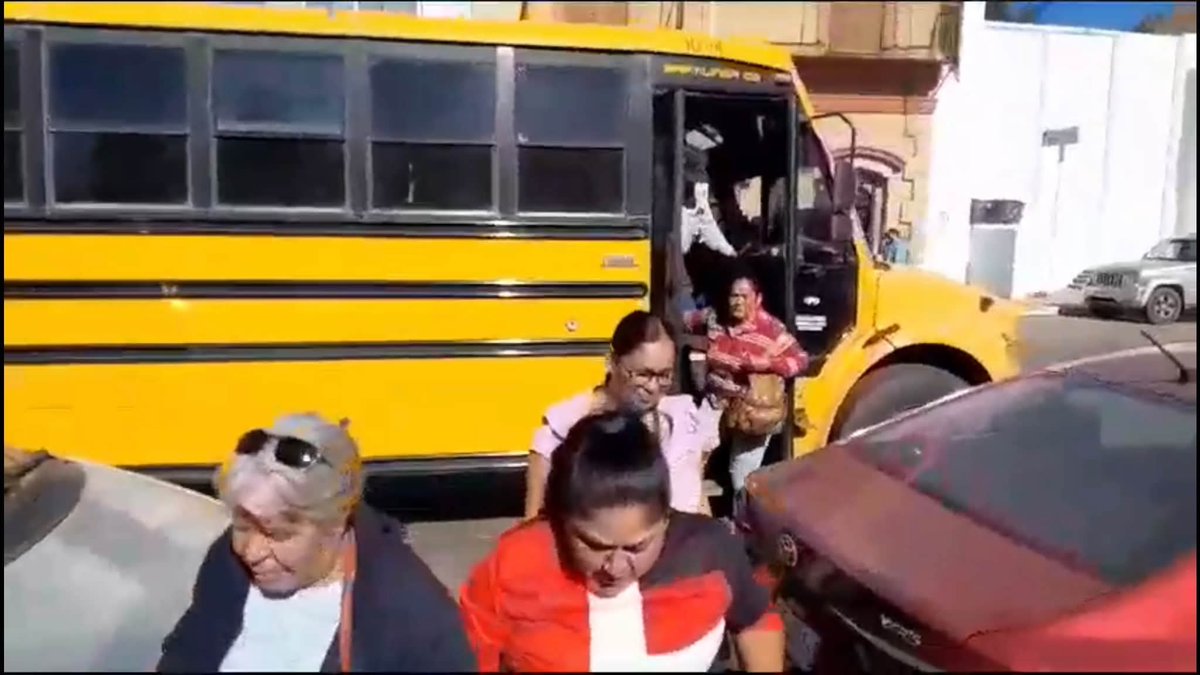 AguedaBarojas's tweet photo. #Sonora Ya está en su casa Héctor Aguilera Cota, el señor de 80 años que el Ayuntamiento de #Bacum acarreó al evento de @Claudiashein 
Se perdió y el camión regresó sin él.
Su familia aseguró que nadie se preocupó por él.
Don Héctor se subió a un camión que iba a Huatabampo. https://t.co/13txNVPo2v
