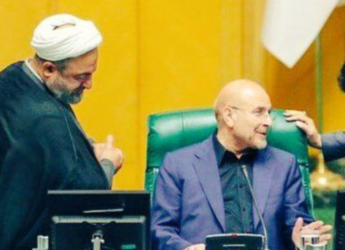 _zahra_313_'s tweet photo. دیگه از مجلس چی می‌خوای؟
درشو که تخته کردی؛ هر طرحی بخوای تصویب میشه، جلوی هر طرحی هم بخوای می‌گیری، هر سری هم رئیس میشی!
حداقل برای شکل کار بذار اون چند نفری که علیهت حرف می‌زنن، آزاد باشن! https://t.co/xk7H8YVwo9