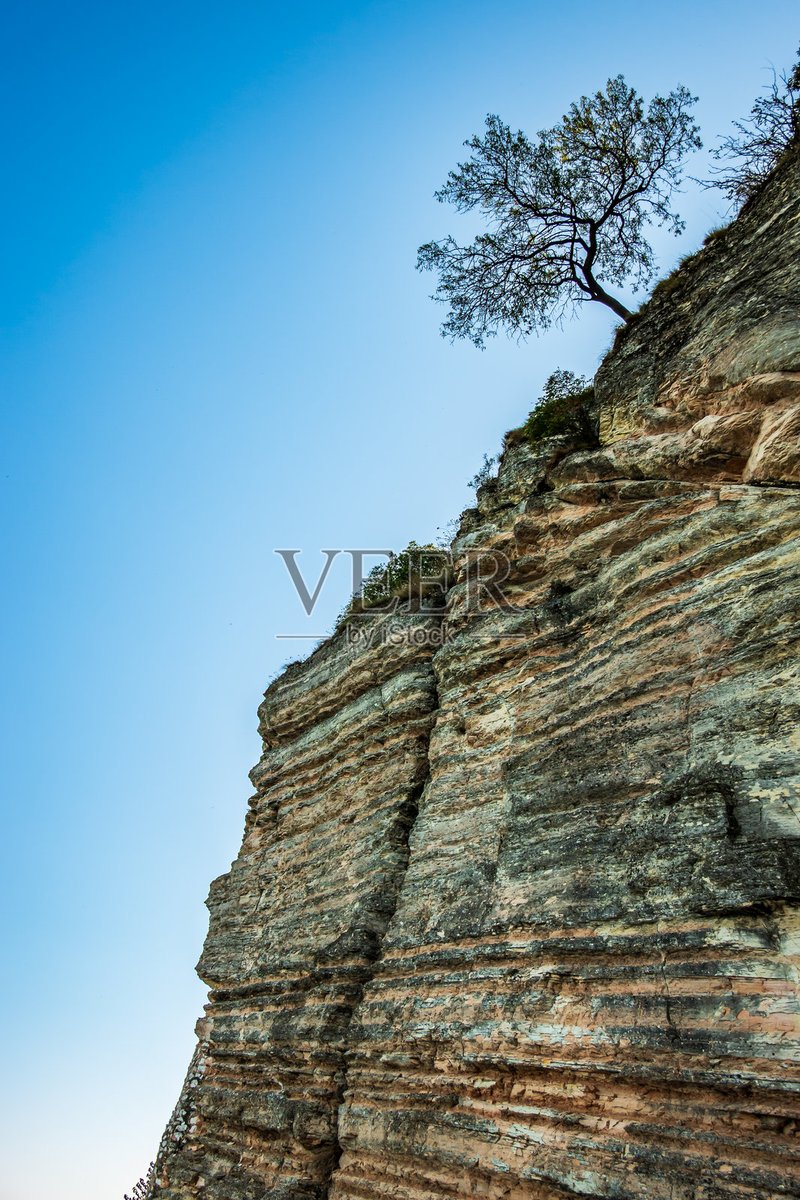 Emma_city023's tweet photo. Hiking at #Haoma Rock Luanhe Scenic Area! The unique rock formations by the Luan River make every step worth it https://t.co/exQ1C76mXv