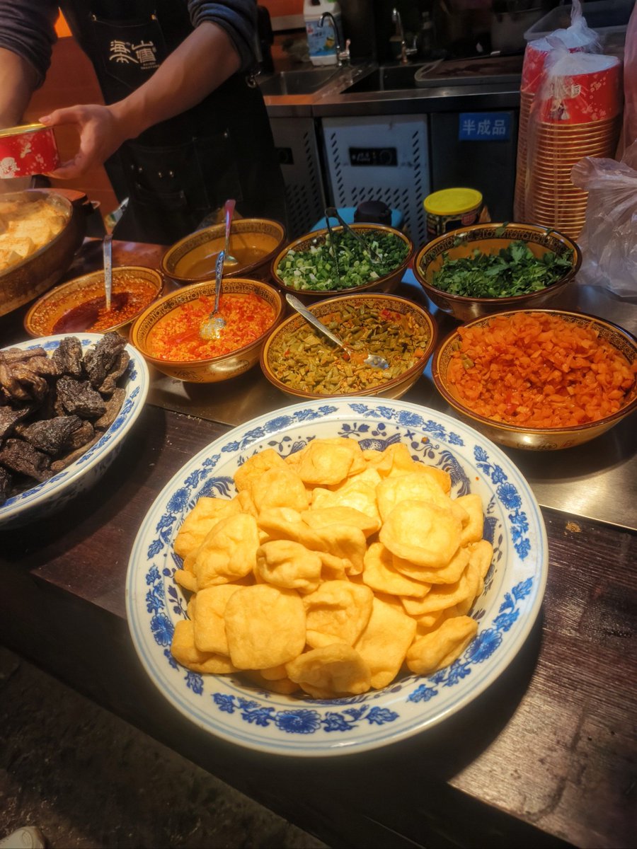 NorbertoNaz5's tweet photo. Perfect midday pick-me-up: crispy Taiwanese fried stinky tofu with spicy sauce from the street stall!  So savory and satisfying! https://t.co/IfZRplMCIK