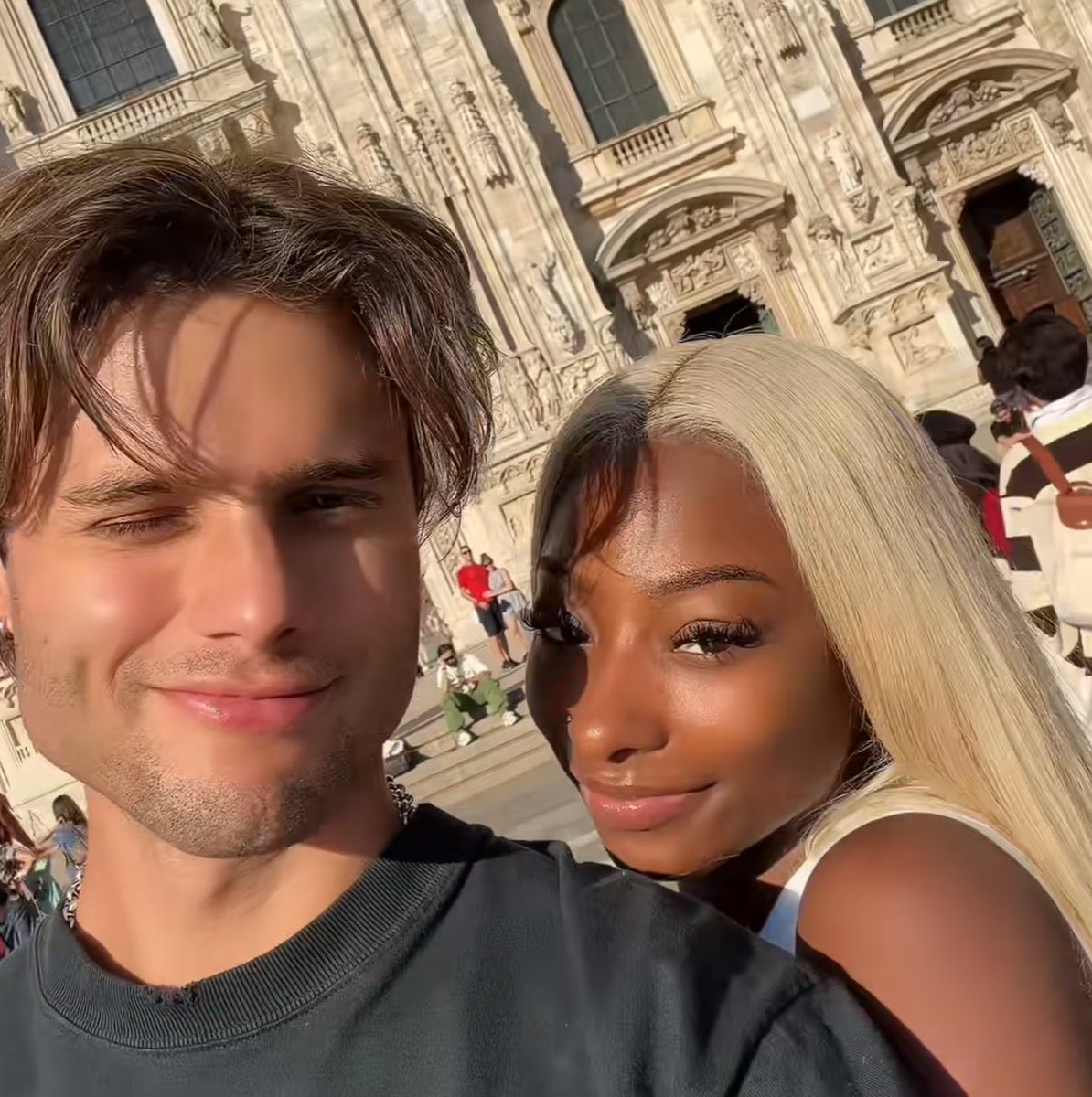 doelikedoll's tweet photo. lovebirds in milan 💞 https://t.co/yI3yo99MLq