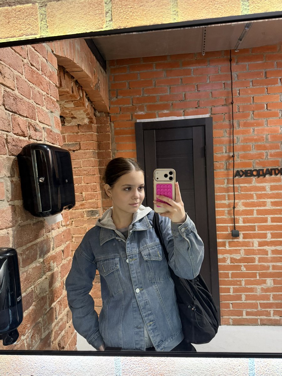 thereisspam's tweet photo. Я готова жить в станции https://t.co/f49WQfOvfz
