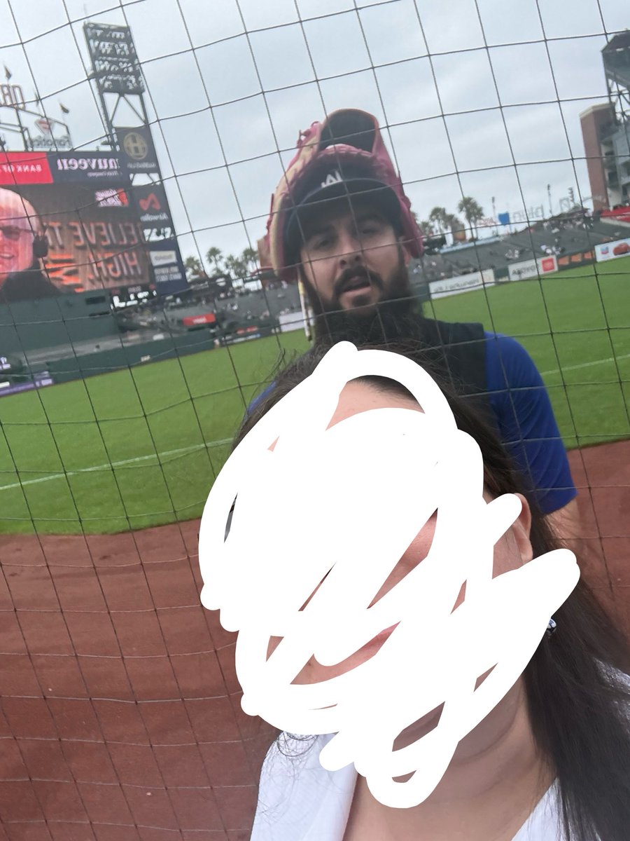 4evaemmalynn's tweet photo. GUYS I JUST MET ALEX https://t.co/O4rTiTzDvA