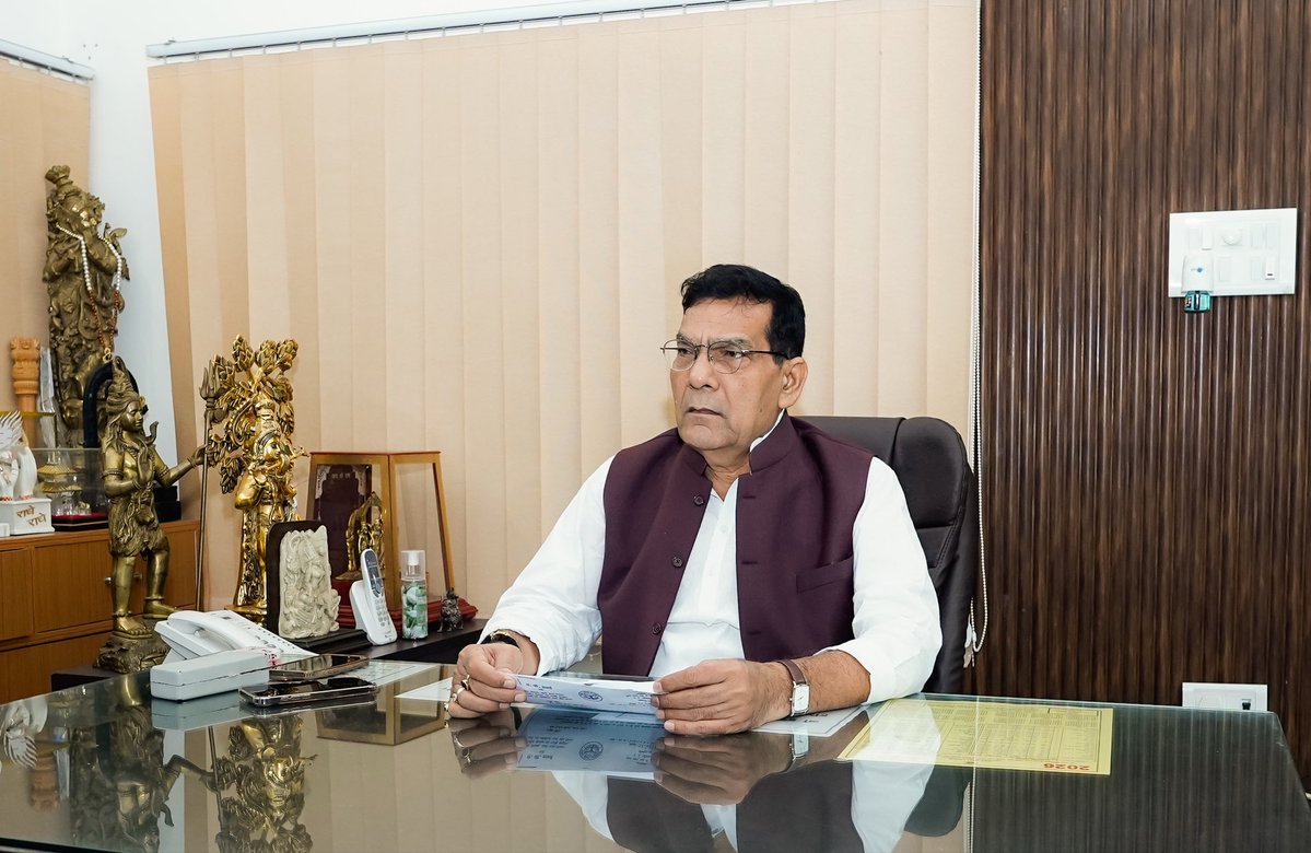 aksharmaBharat's tweet photo. आज देर रात ऊर्जा विभाग के शासन व सभी डिस्कॉम के उच्च अधिकारियों सहित मुख्य अभियंता, अधीक्षण अभियंता व अधिशासी अभियंता स्तर तक के अधिकारियों के साथ वर्चुअल बैठक कर प्राकृतिक आपदा के बाद ठीक की जा रही विद्युत अवसंरचना का जायजा लिया।

ज्यादातर क्षेत्रों में विद्युत आपूर्ति सुचारू रूप से चल रही है। कुछ इलाक़ों में अत्यधिक जल जमाव व अन्य कारणों से बाधित हुई बिजली आपूर्ति को अतिरिक्त मशीन व मैन पावर लगाकर गति से कार्य कराने व शीघ्र विद्युत आपूर्ति सामान्य करने हेतु अधिकारियों को निर्देशित किया।

@narendramodi @myogiadityanath @AmitShah @NitinNabin @mppchaudhary @idharampalsingh  @UPPCLLKO