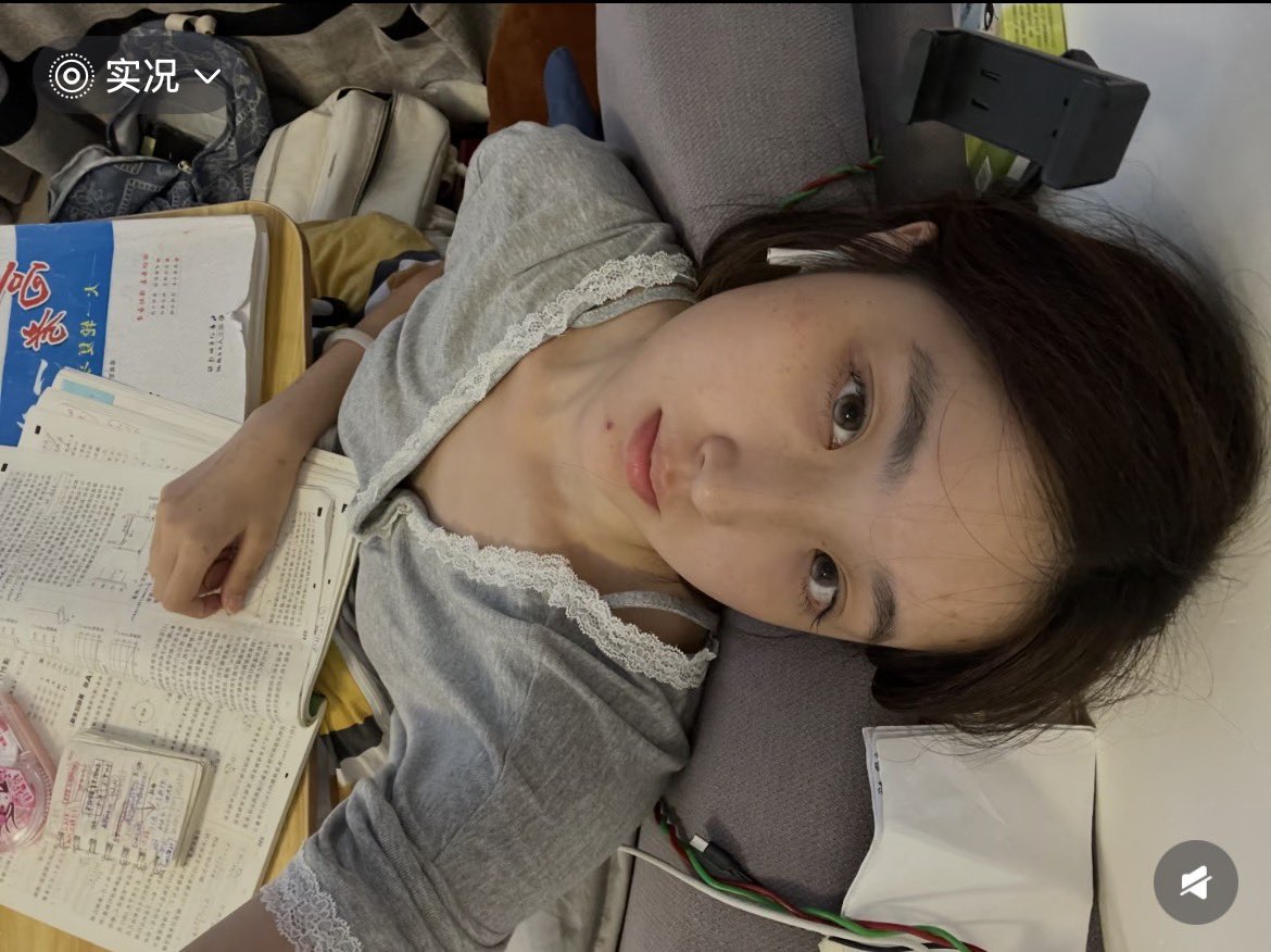 holly99xe3's tweet photo. 有男生要来锐评我16岁的福嘛🥺                                                                    

睡不着来X发泄了                        

流言33  我真发  不要📷 https://t.co/t93myELHWU