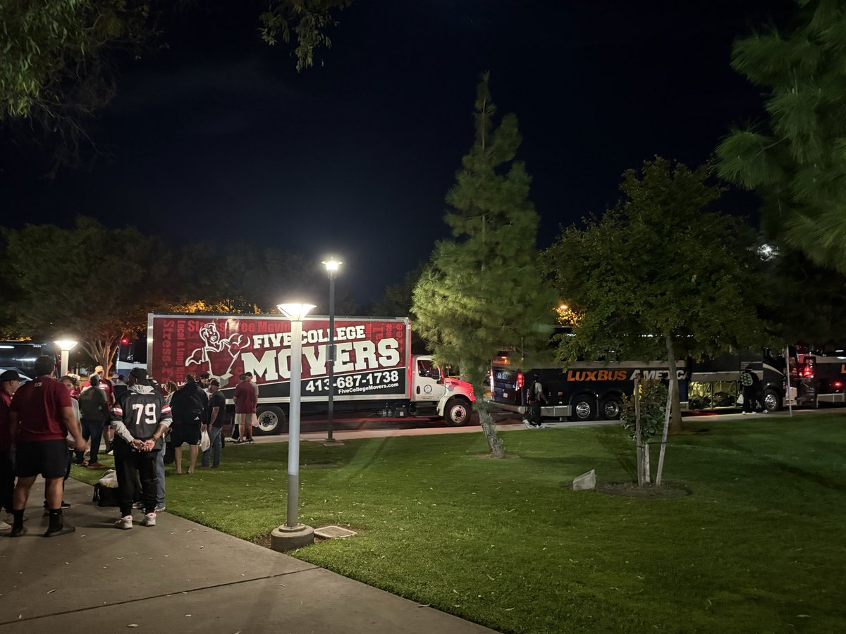 5CollegeMovers's tweet photo. What a WIN for @UMassFootball...honor to be in year 15 serving as the #officialmovers for the program...keep it rolling! π π #goUMass https://t.co/pGLmmQUvoQ