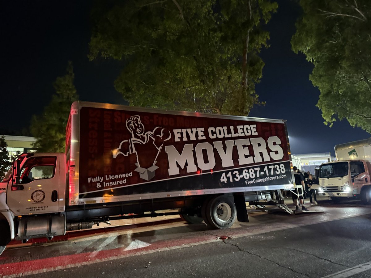 5CollegeMovers's tweet photo. What a WIN for @UMassFootball...honor to be in year 15 serving as the #officialmovers for the program...keep it rolling! π π #goUMass https://t.co/pGLmmQUvoQ