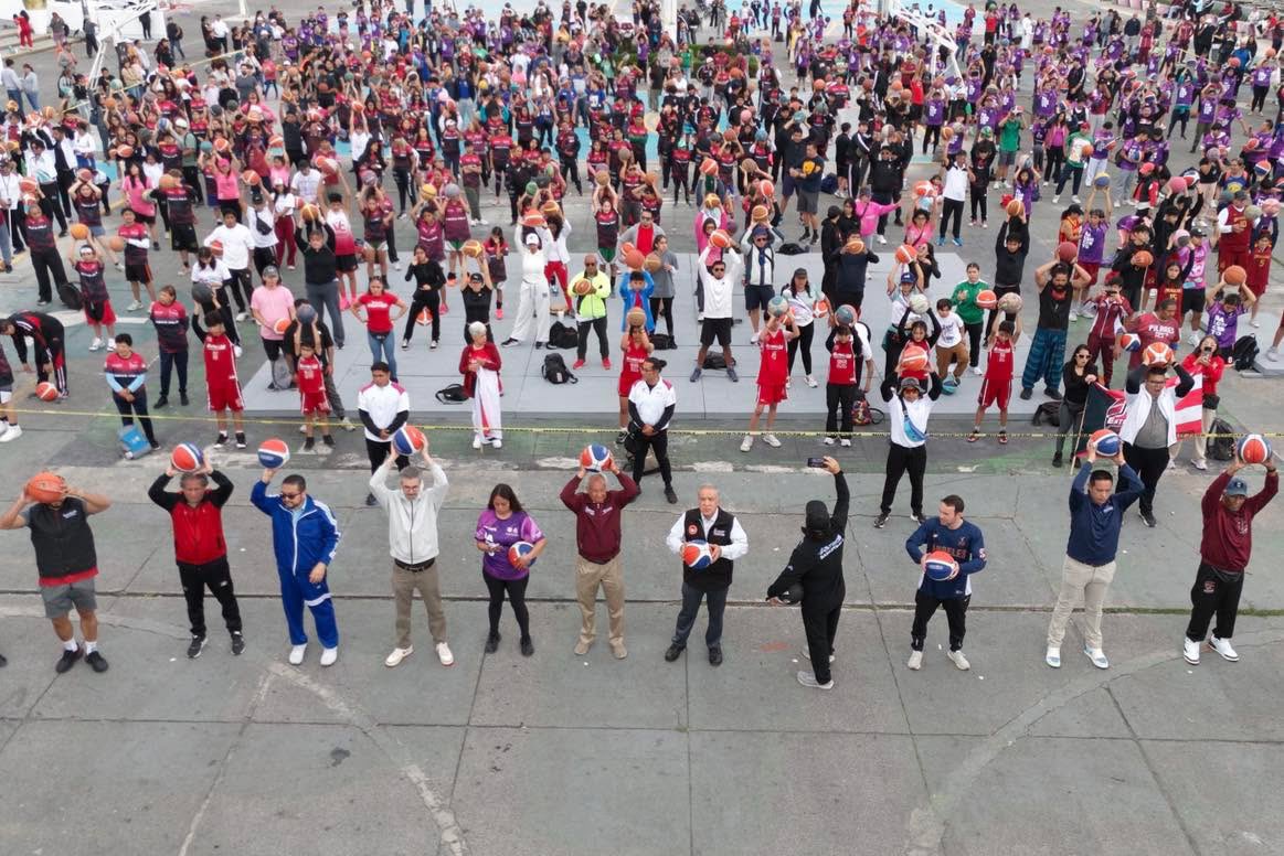 AmeyalliSchz's tweet photo. Ponte Pila presente en la Clase Nacional de Básquetbol, sumándonos a esta jornada nacional que impulsa la actividad física y el deporte en comunidad. https://t.co/1zwI8Z2p44