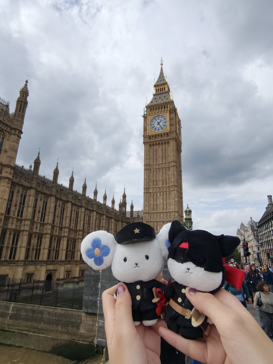 fishromances's tweet photo. pawtners tearing up the streets of london! https://t.co/0AU1NmhGyu