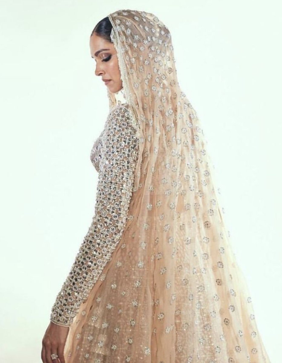 jviciouslady's tweet photo. Mother always slayed ✨
#DeepikaPadukone https://t.co/3wBHFdwL0T