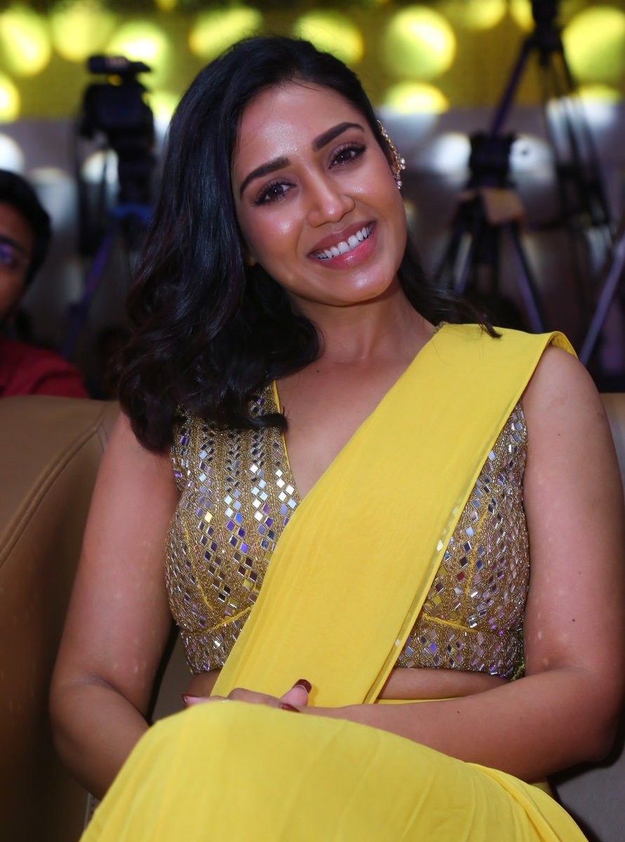 wvmediaa's tweet photo. Nivetha Pethuraj at the Adarsha Kutumbam House No.47 - AK 47 Movie Narayanamma Song Launch Event ✨💛/1

#Nivetha #NivethaPethuraj https://t.co/fwuNVXy9o1
