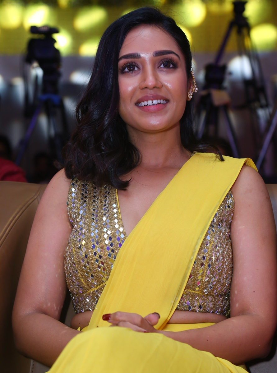 wvmediaa's tweet photo. Nivetha Pethuraj at the Adarsha Kutumbam House No.47 - AK 47 Movie Narayanamma Song Launch Event ✨💛/1

#Nivetha #NivethaPethuraj https://t.co/fwuNVXy9o1
