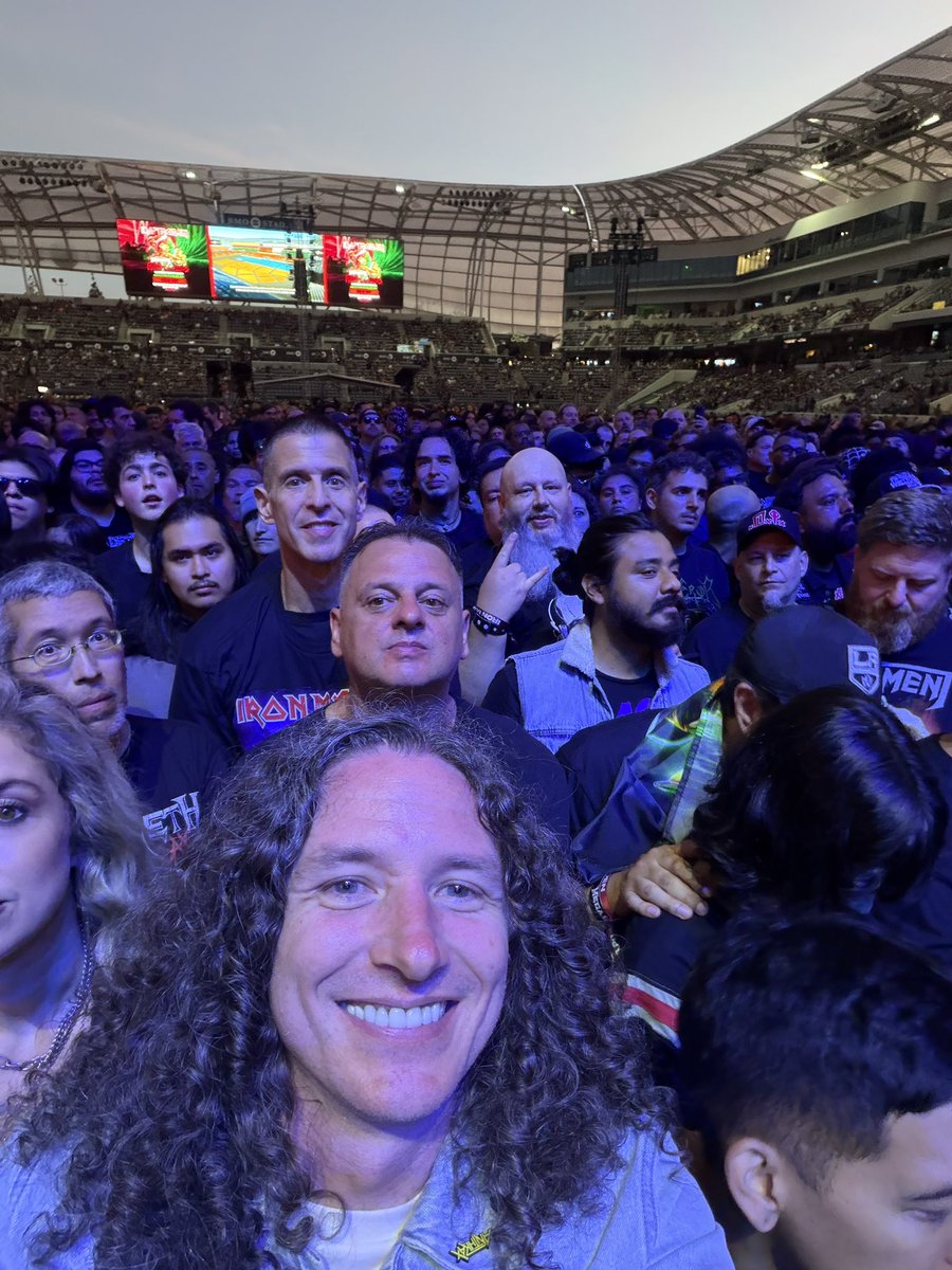 SleepyDeveloper's tweet photo. @Nordic_Deth it was a blast seeing @Anthrax @Megadeth and @IronMaiden at BMO! Check out that red 24 fret @DaveMustaine Les Paul! He played Tornado of Souls on it! https://t.co/J40ifJW17N