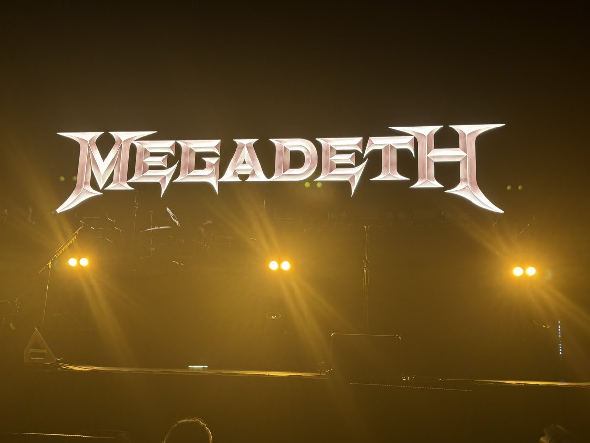 SleepyDeveloper's tweet photo. @Nordic_Deth it was a blast seeing @Anthrax @Megadeth and @IronMaiden at BMO! Check out that red 24 fret @DaveMustaine Les Paul! He played Tornado of Souls on it! https://t.co/J40ifJW17N