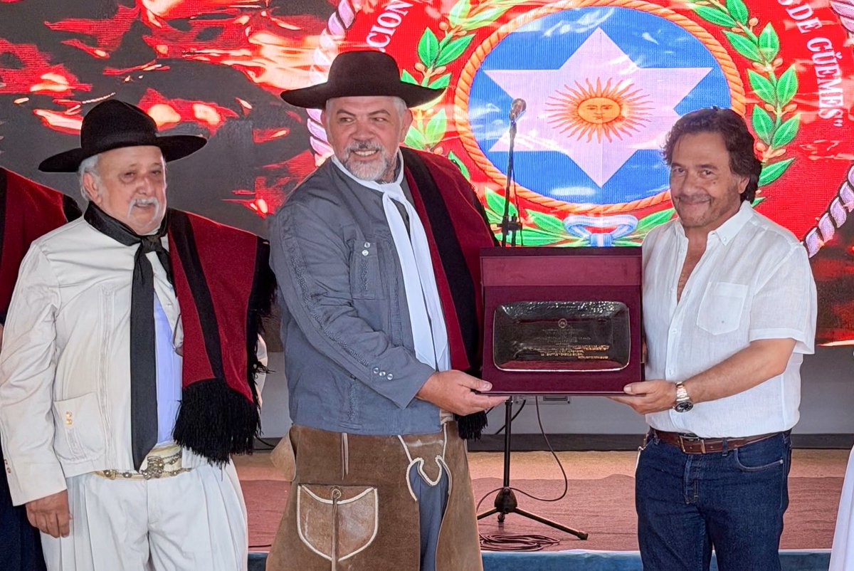 GustavoSaenzOK's tweet photo. 80 años manteniendo viva nuestra historia, nuestras tradiciones y el legado del General Martín Miguel de Güemes.

Acompañé a la Agrupación Tradicionalista de Salta Gauchos de Güemes en este aniversario tan especial, junto a familias gauchas y fortines de toda la provincia.

El coraje, el patriotismo y el amor por nuestra tierra que nos legaron Güemes y sus gauchos siguen presentes en cada fortín que, con orgullo, mantiene vivas nuestras raíces y tradiciones.
