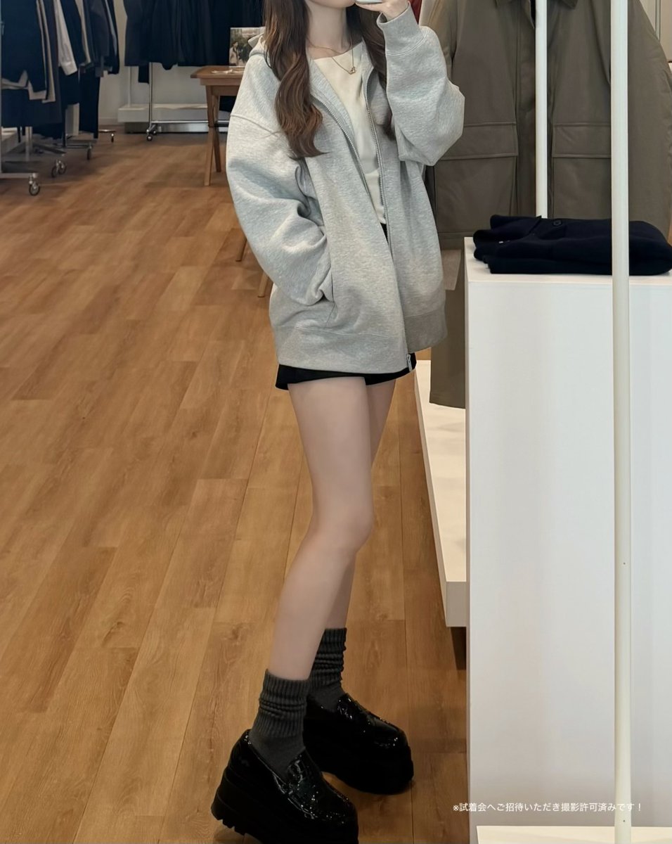 rab_imy's tweet photo. UNIQLO : C のスウェットパーカー🩶これサイズ感もシルエットもかわいかった、お気に入り♡ https://t.co/rfEf6rPp4b