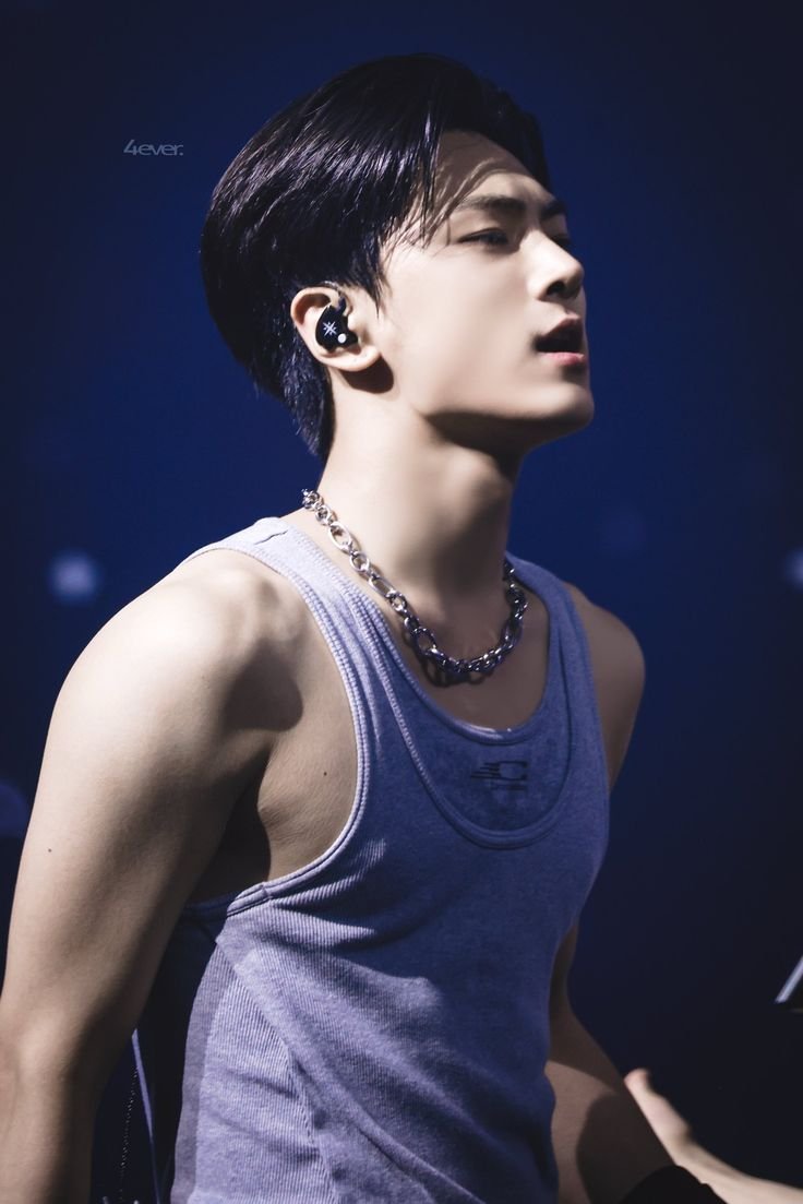 popochinoooo's tweet photo. Can we all please talk about Jay's biceps???????!!!!!!!! https://t.co/CsQJzqSujc