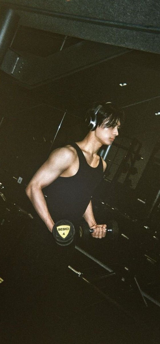 popochinoooo's tweet photo. Can we all please talk about Jay's biceps???????!!!!!!!! https://t.co/CsQJzqSujc