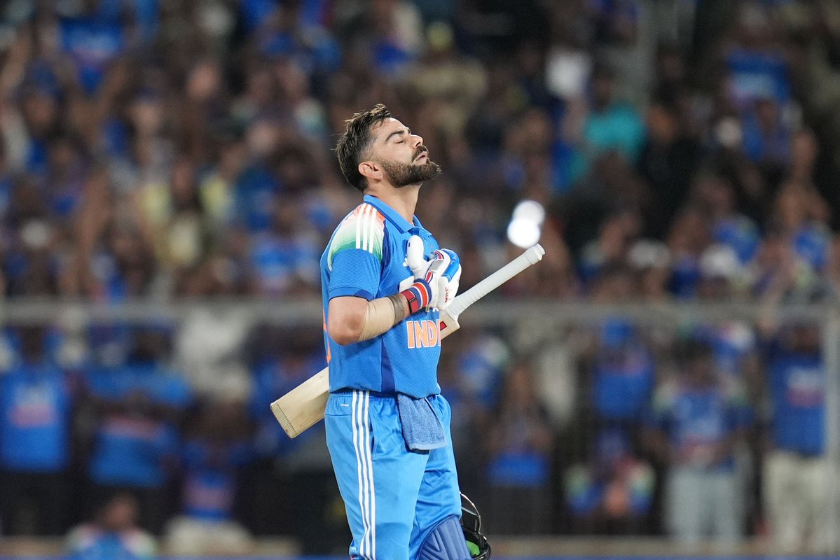 AnkanBasak98's tweet photo. 86th International Hundred for King, he is here to take all the batting records in ODI history.. 💙

Virat Kohli becomes the fastest ever to complete 15,000 runs in ODIs! 💥
#INDvWI #TeamIndia https://t.co/cWKn7pvjic